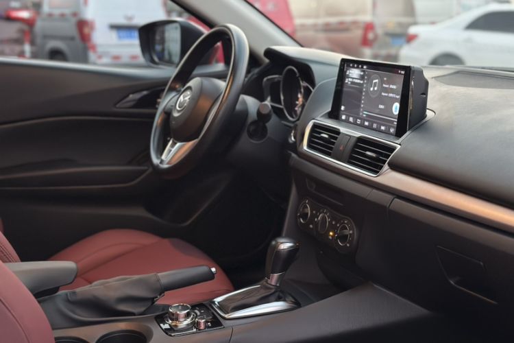 Used Mazda 3 Axela 2016 Sedan 1.5L Automatic Comfort Model Interior 5