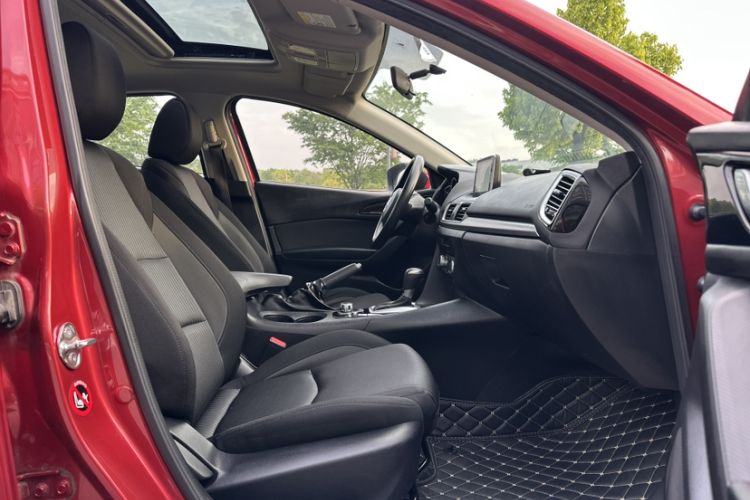 Used Mazda 3 Axela 2016 Sedan 1.5L Automatic Luxury Model Interior 7