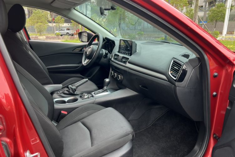 Used Mazda 3 Axela 2016 Sedan 1.5L Automatic Comfort Model Interior 8
