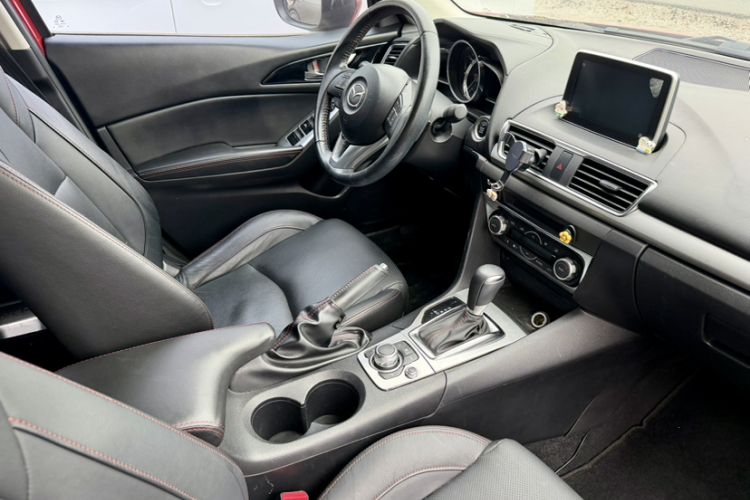 Used Mazda 3 Axela 2016 Sedan 2.0L Automatic Flagship Model Interior 8