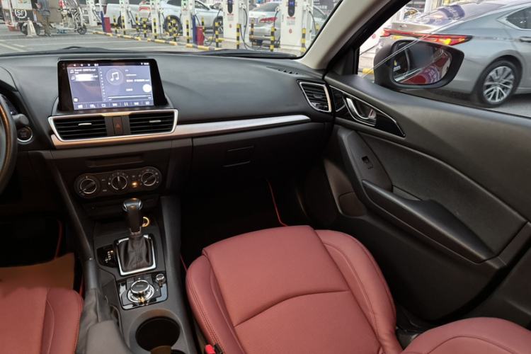 Used Mazda 3 Axela 2016 Sedan 1.5L Automatic Comfort Model Interior 9