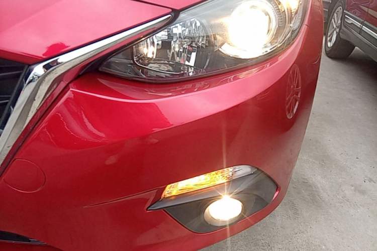 Used Mazda 3 Axela 2016 Hatchback 1.5L Automatic Luxury Model Left Front Headlight