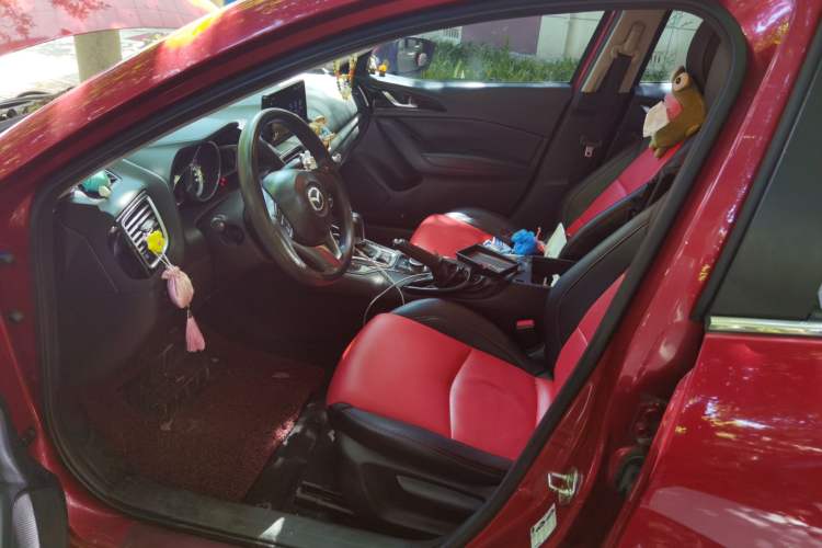 Used Mazda 3 Axela 2016 Sedan 1.5L Automatic Comfort Model Left Front Seat