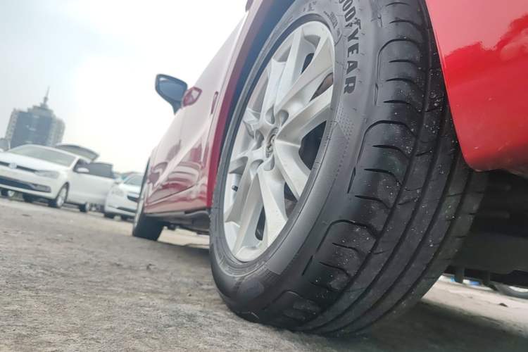 Used Mazda 3 Axela 2016 Hatchback 1.5L Automatic Luxury Model Left Side Sill