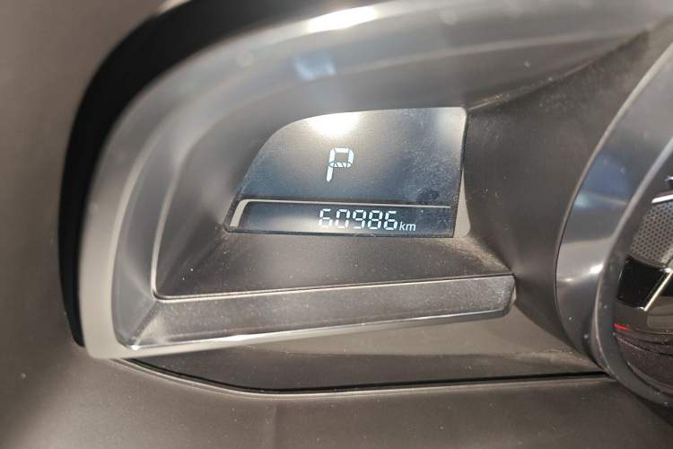 Used Mazda 3 Axela 2016 Hatchback 2.0L Automatic Flagship Model Odometer Close Up