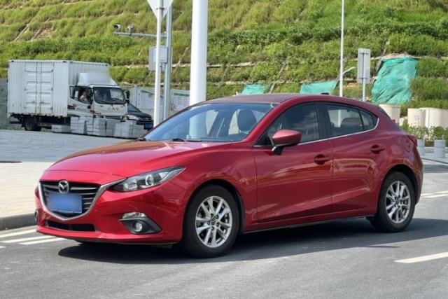 Mazda 3 Axela 2016 Hatchback 1.5L Automatic Comfort Model d’occasion