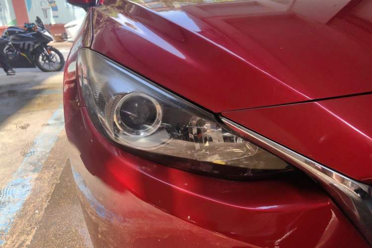 Used Mazda 3 Axela 2016 Hatchback 1.5L Automatic Comfort Model Right Front Headlight
