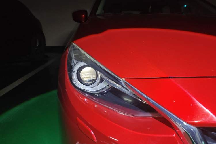 Used Mazda 3 Axela 2016 Hatchback 2.0L Automatic Flagship Model Right Front Headlight