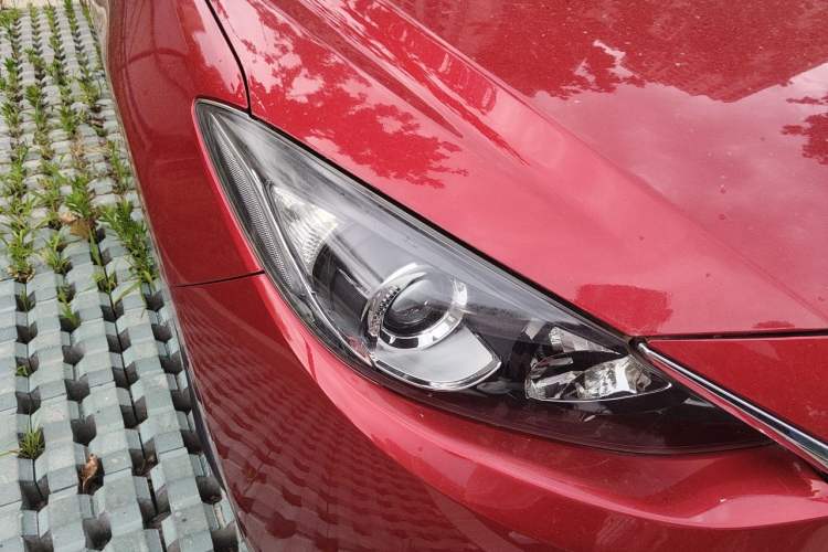 Used Mazda 3 Axela 2016 Hatchback 1.5L Automatic Comfort Model Right Front Headlight
