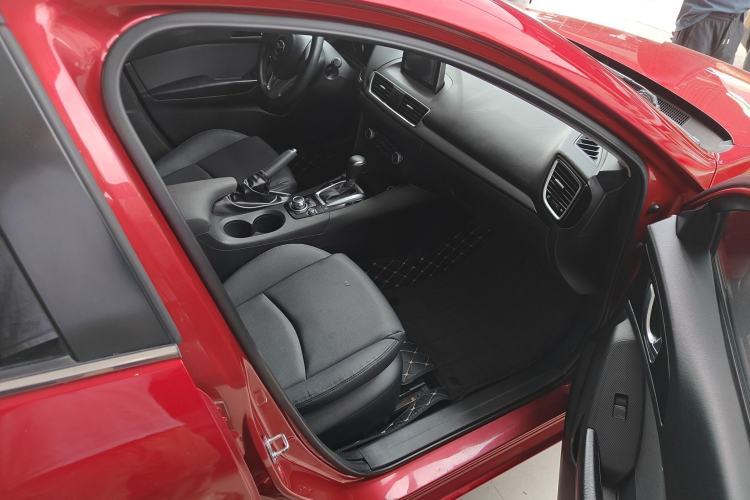Used Mazda 3 Axela 2016 Sedan 1.5L Automatic Luxury Model Right Front Seat