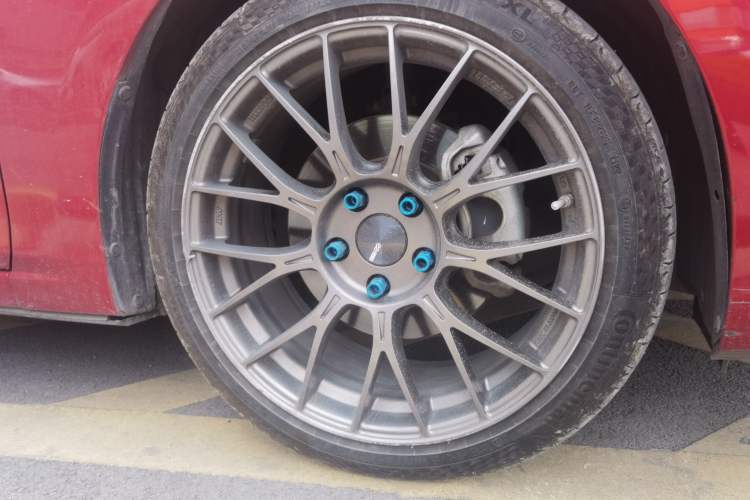 Used Mazda 3 Axela 2016 Sedan 2.0L Automatic Flagship Model Right Front Wheel Hub
