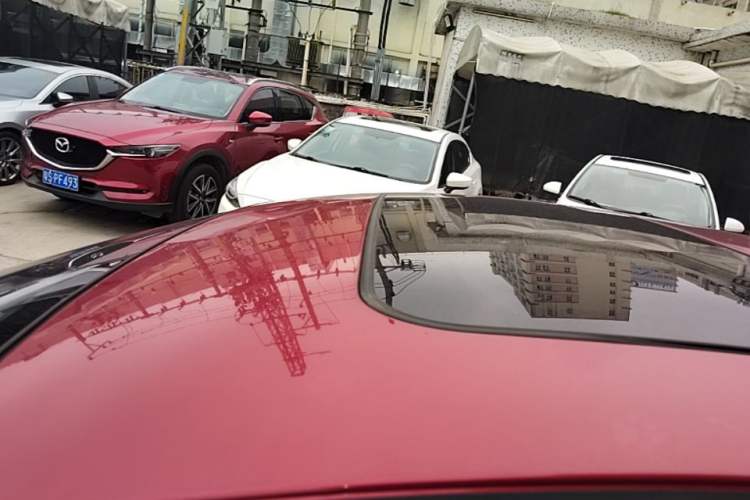 Used Mazda 3 Axela 2016 Sedan 1.5L Automatic Luxury Model Roof