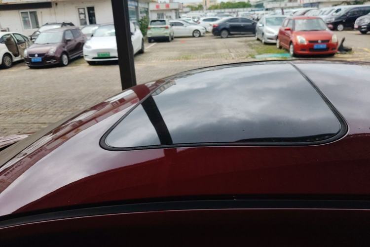 Used Mazda 3 Axela 2016 Sedan 1.5L Automatic Luxury Model Roof