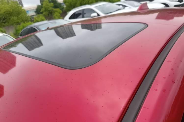 Used Mazda 3 Axela 2016 Hatchback 1.5L Automatic Luxury Model Roof