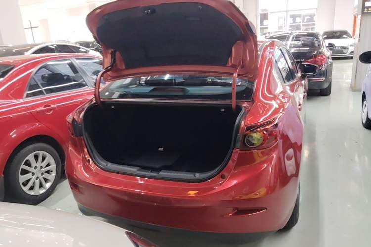 Used Mazda 3 Axela 2016 Sedan 1.5L Automatic Luxury Model Trunk