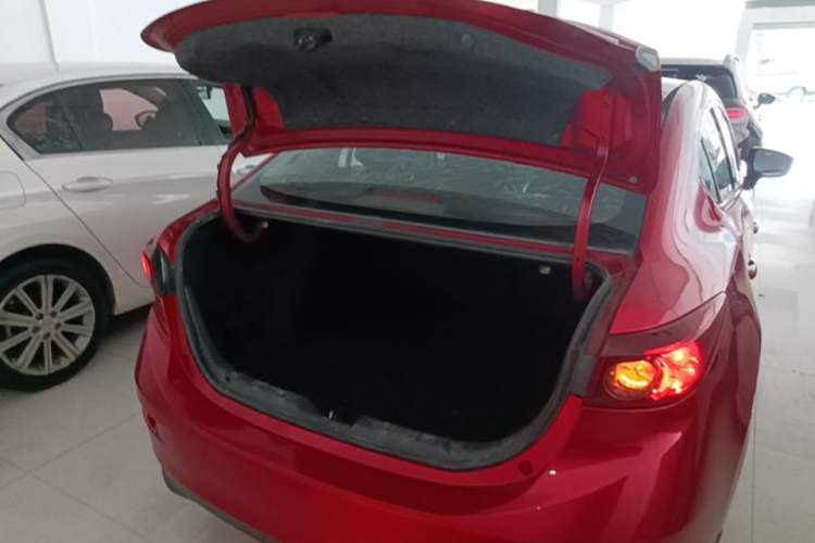 Used Mazda 3 Axela 2016 Sedan 1.5L Automatic Comfort Model Trunk