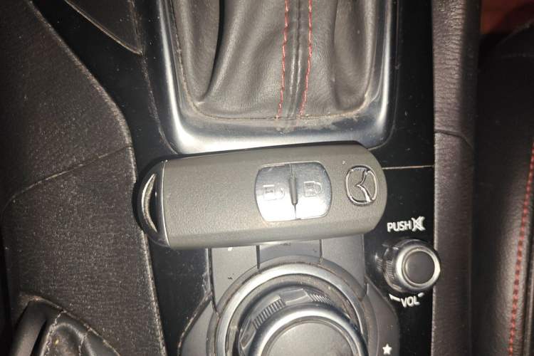 Used Mazda 3 Axela 2016 Hatchback 2.0L Automatic Flagship Model Vehicle Key