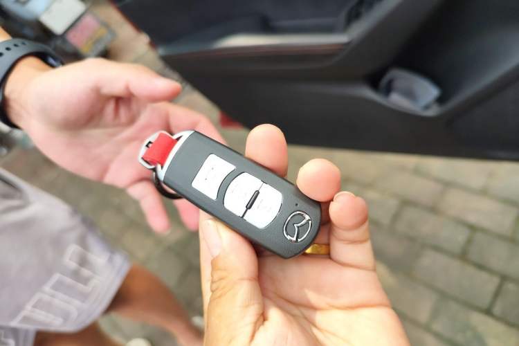Used Mazda 3 Axela 2016 Sedan 2.0L Automatic Sport Model Vehicle Key