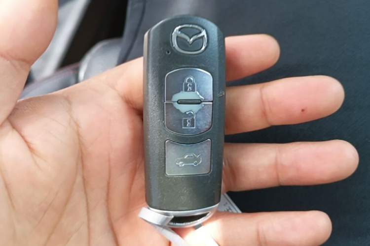 Used Mazda 3 Axela 2016 Sedan 2.0L Automatic Flagship Model Vehicle Key