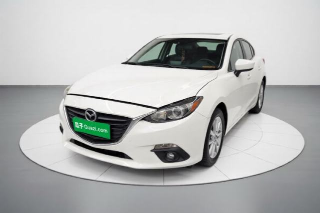 Używany Mazda 3 Axela 2016 Sedan 1.5L Automatic Luxury Model