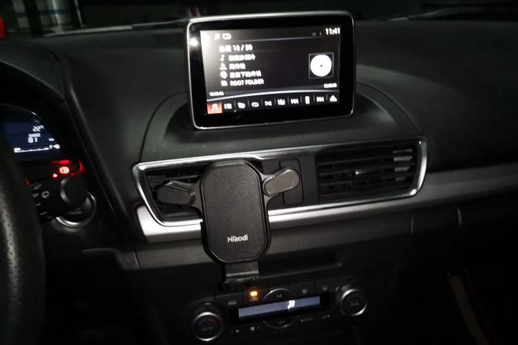 Used Mazda 3 Axela 2016 Hatchback 2.0L Automatic Flagship Model Audio And AC Panel