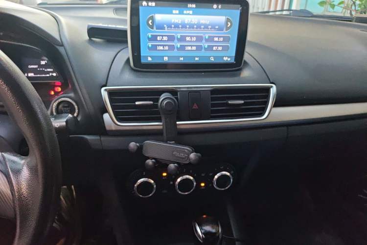 Used Mazda 3 Axela 2016 Hatchback 1.5L Automatic Comfort Model Audio And AC Panel