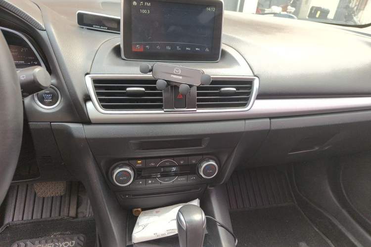 Used Mazda 3 Axela 2016 Hatchback 2.0L Automatic Flagship Model Audio And AC Panel