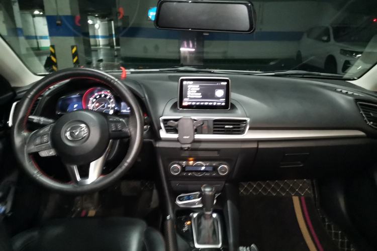 Used Mazda 3 Axela 2016 Hatchback 2.0L Automatic Flagship Model Center Console