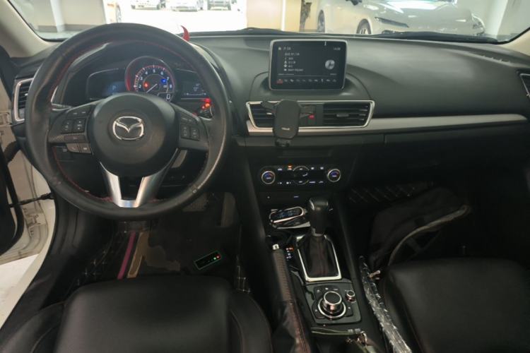 Used Mazda 3 Axela 2016 Hatchback 2.0L Automatic Flagship Model Center Console