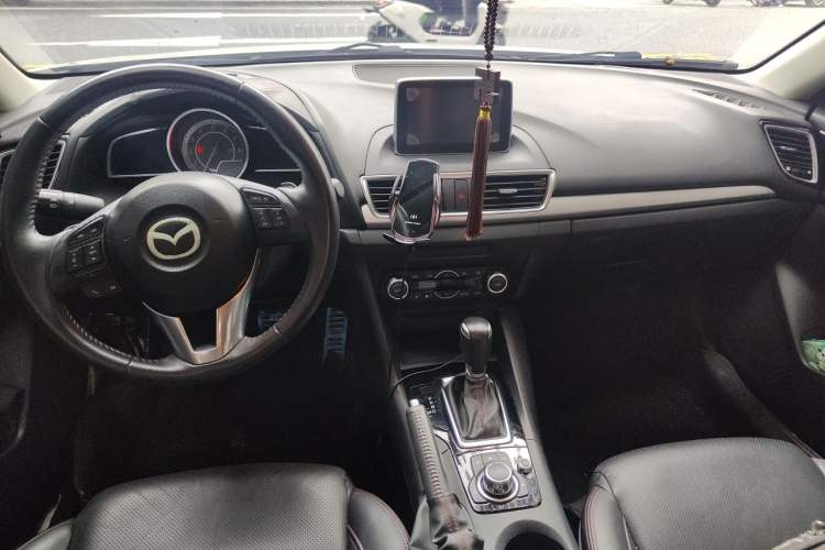 Used Mazda 3 Axela 2016 Sedan 2.0L Automatic Flagship Model Center Console