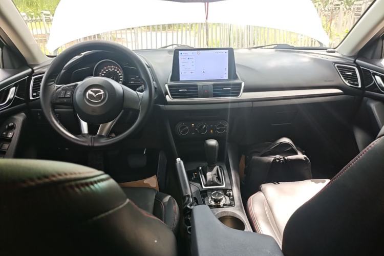 Used Mazda 3 Axela 2016 Sedan 1.5L Automatic Comfort Model Center Console