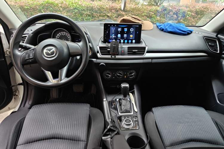 Used Mazda 3 Axela 2016 Sedan 1.5L Automatic Comfort Model Center Console