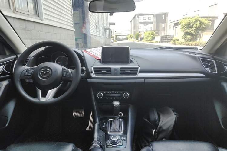 Used Mazda 3 Axela 2016 Sedan 2.0L Automatic Flagship Model Center Console