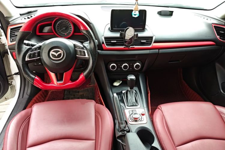 Used Mazda 3 Axela 2016 Sedan 1.5L Automatic Comfort Model Center Console