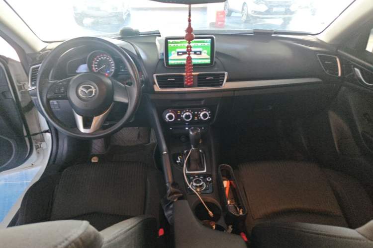 Used Mazda 3 Axela 2016 Sedan 1.5L Automatic Comfort Model Center Console