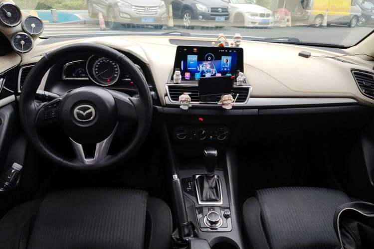 Used Mazda 3 Axela 2016 Sedan 1.5L Automatic Comfort Model Center Console