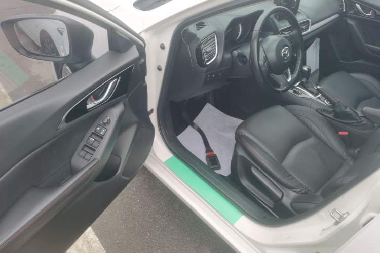 Used Mazda 3 Axela 2016 Hatchback 2.0L Automatic Sport Model Driver Seat