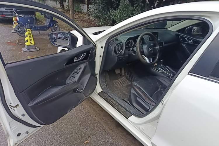 Used Mazda 3 Axela 2016 Sedan 1.5L Automatic Luxury Model Driver Seat