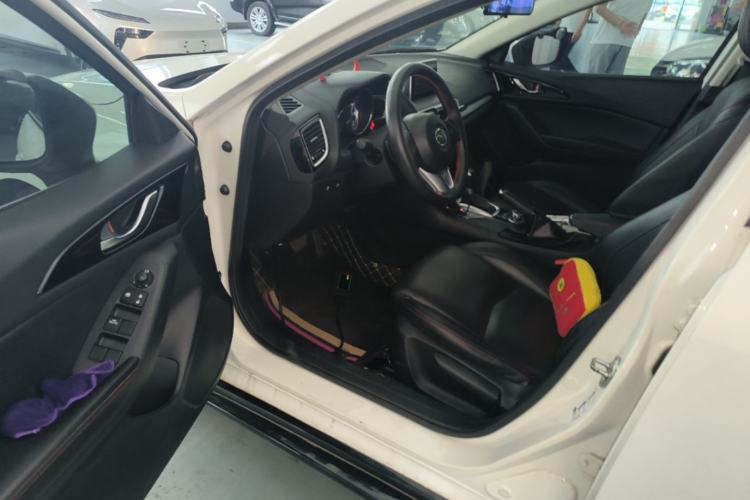 Used Mazda 3 Axela 2016 Hatchback 2.0L Automatic Flagship Model Driver Seat