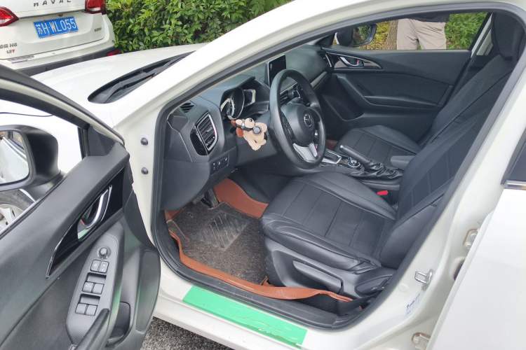 Used Mazda 3 Axela 2016 Sedan 1.5L Automatic Luxury Model Driver Seat