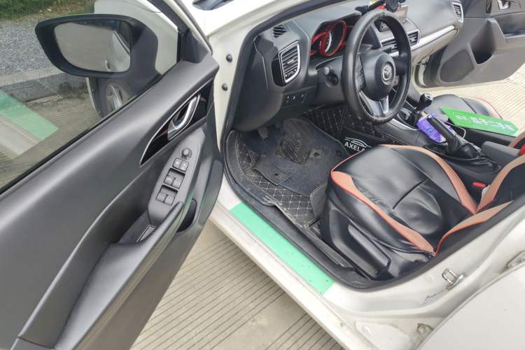 Used Mazda 3 Axela 2016 Sedan 1.5L Manual Comfort Model Driver Seat
