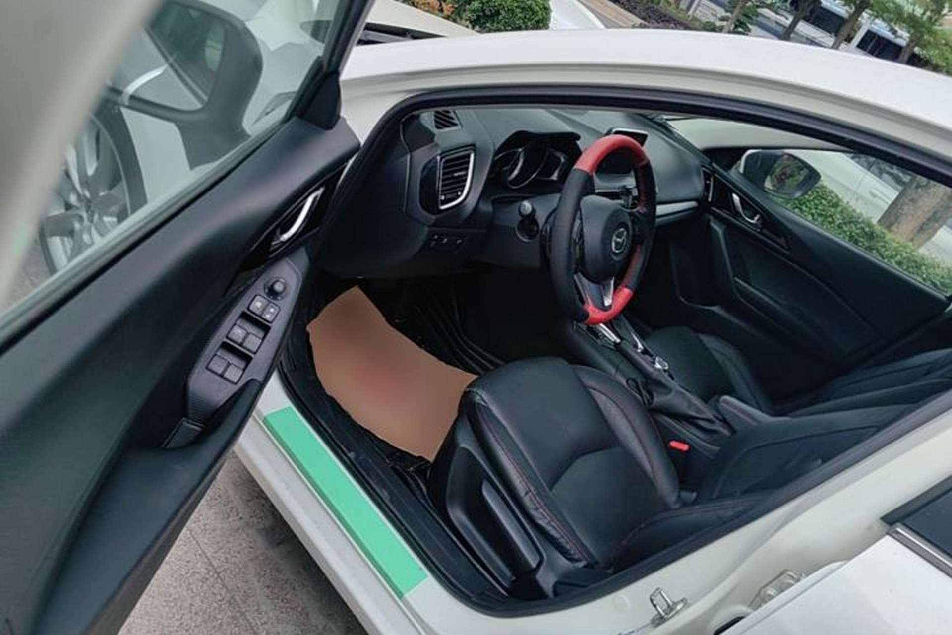 Used Mazda 3 Axela 2016 Hatchback 2.0L Automatic Sport Model Driver Seat