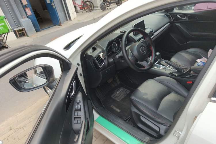 Used Mazda 3 Axela 2016 Hatchback 2.0L Automatic Flagship Model Driver Seat