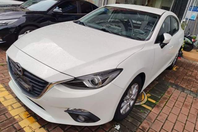 Used Mazda 3 Axela 2016 Sedan 1.5L Automatic Comfort Model