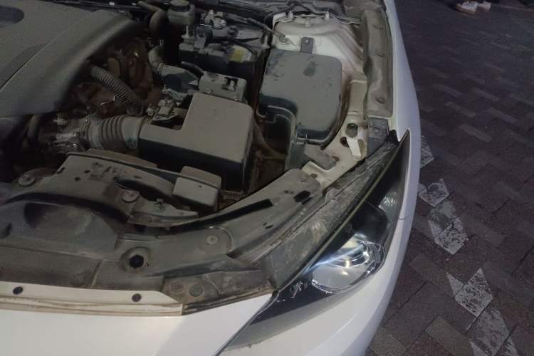 Used Mazda 3 Axela 2016 Sedan 1.5L Manual Comfort Model Engine Bay Left