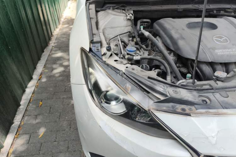 Used Mazda 3 Axela 2016 Sedan 1.5L Automatic Luxury Model Engine Bay Right