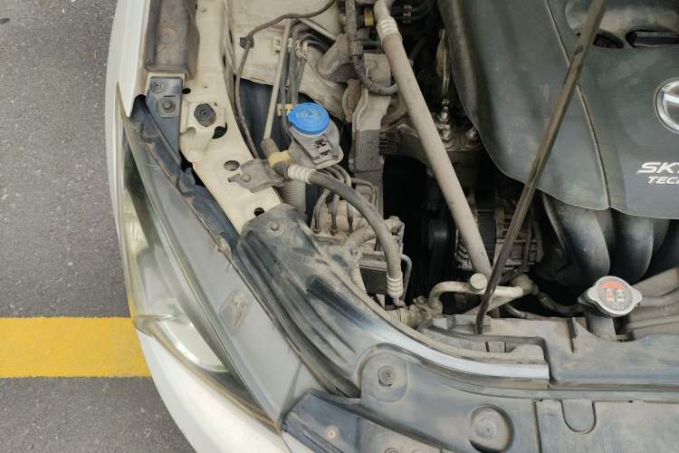 Used Mazda 3 Axela 2016 Sedan 1.5L Automatic Comfort Model Engine Bay Right