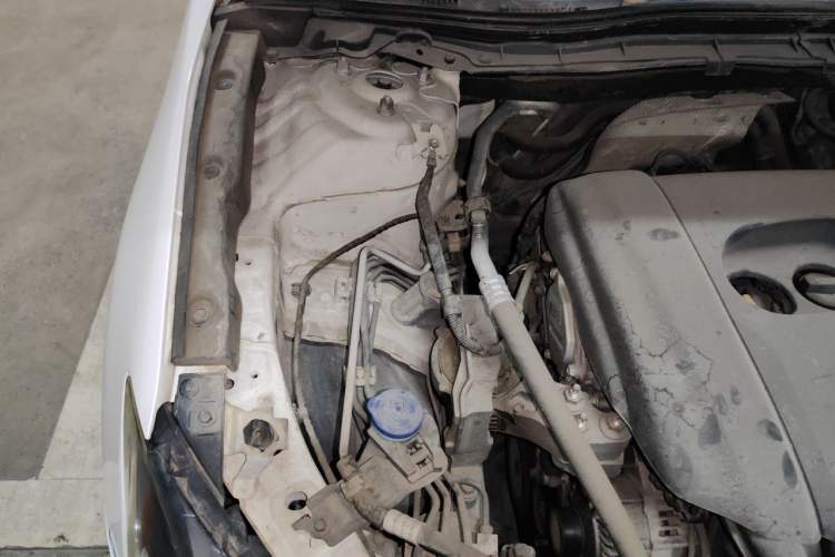 Used Mazda 3 Axela 2016 Sedan 1.5L Automatic Comfort Model Engine Bay Right