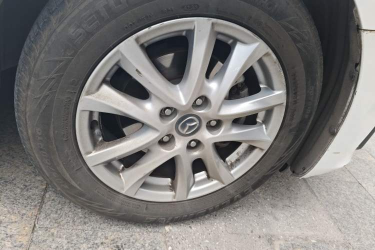 Used Mazda 3 Axela 2016 Sedan 1.5L Automatic Luxury Model Exterior 1