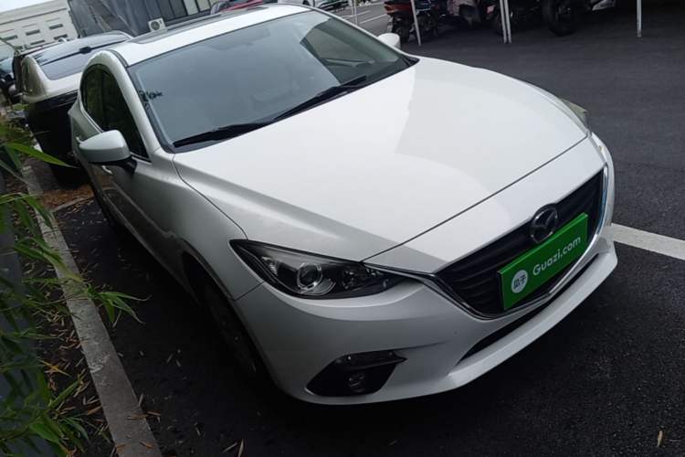 Used Mazda 3 Axela 2016 Sedan 1.5L Automatic Luxury Model Exterior 1